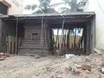 Arulmigu Veera Anjaneyar Temple, Thithipet, Thuthipattu - 635811 அருள்மிகு வீரஆஞ்சநேயர் திருக்கோயில், துத்திப்பட்டு, துத்திப்பட்டு - 635811, Thirupathur - Ancient Temple Architecture and History Image 3