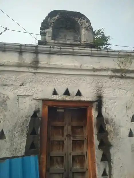 Arulmigu Veerabadrasamy Temple, Rationsap Back Side, Melapudi - 631207 அருள்மிகு வீரபத்ரசுவாமி திருக்கோயில், Rationsap Back Side, Melapudi - 631207, Tiruvallur - Ancient Temple Architecture and History Image 3