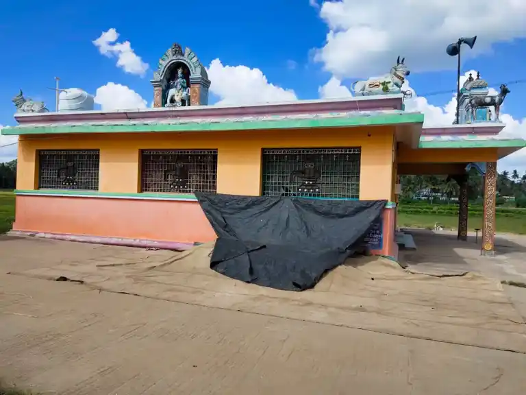 Arulmigu Veerabathiraswamy Temple, Krp Dam Near, Periyamuthur - 635101 அருள்மிகு வீரபத்திரசுவாமி திருக்கோயில், பெரியமுத்தூர் - 635101, Krishnagiri - Ancient Temple Architecture and History Image 3