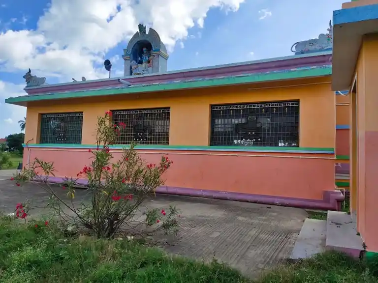 Arulmigu Veerabathiraswamy Temple, Krp Dam Near, Periyamuthur - 635101 அருள்மிகு வீரபத்திரசுவாமி திருக்கோயில், பெரியமுத்தூர் - 635101, Krishnagiri - Ancient Temple Architecture and History Image 4