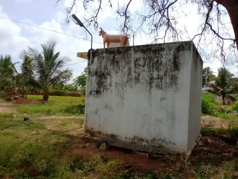 Arulmigu Veerabathiraswamy Temple, Kurumatheru - 635108 அருள்மிகு வீரபத்திரசாமி திருக்கோயில், குருமதெரு - 635108, Krishnagiri - Ancient Temple Architecture and History Image 2
