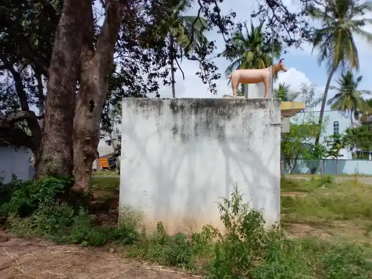 Arulmigu Veerabathiraswamy Temple, Kurumatheru - 635108 அருள்மிகு வீரபத்திரசாமி திருக்கோயில், குருமதெரு - 635108, Krishnagiri - Ancient Temple Architecture and History Image 4