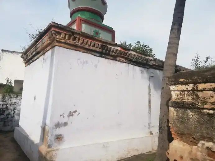 Arulmigu Veerabathiraswamy Temple, Nedumaruthi - 635115 அருள்மிகு வீரபத்திர சுவாமி திருக்கோயில், Nedumaruthi - 635115, Krishnagiri - Ancient Temple Architecture and History Image 3