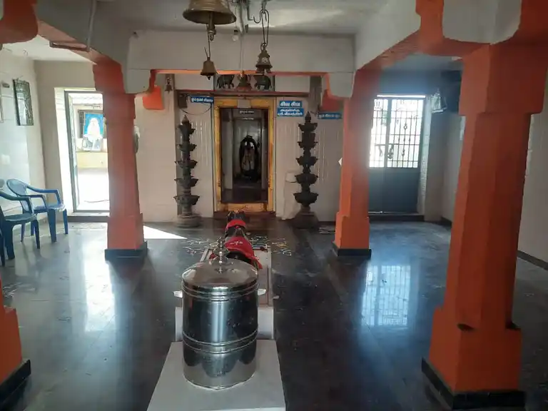 Arulmigu Veerabathra Swamy Temple, Gettur, Nariyanahalli - 636808 அருள்மிகு வீரபத்திரசாமி திருக்கோயில், காரிமங்கலம், காரிமங்கலம் - 636808, Dharmapuri - Ancient Temple Architecture and History Image 6
