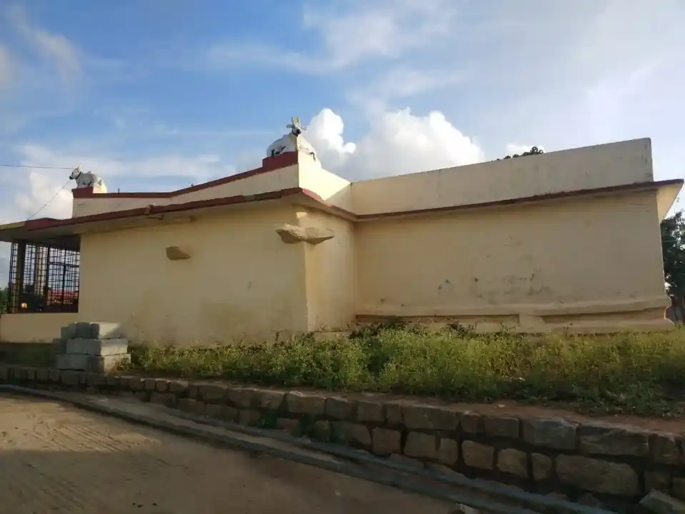 Arulmigu Veerabathra Swamy Temple, Kothanoor - 635107 அருள்மிகு வீரபத்திரசாமி திருக்கோயில், Kothanoor - 635107, Krishnagiri - Ancient Temple Architecture and History Image 2