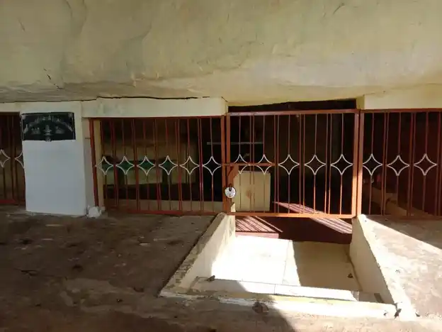 Arulmigu Veerabathraswamy Temple, Banganapalli - 635117 Arulmigu Veerabathraswamy Temple, Banganapalli - 635117, Krishnagiri - Ancient Temple Architecture and History Image 2