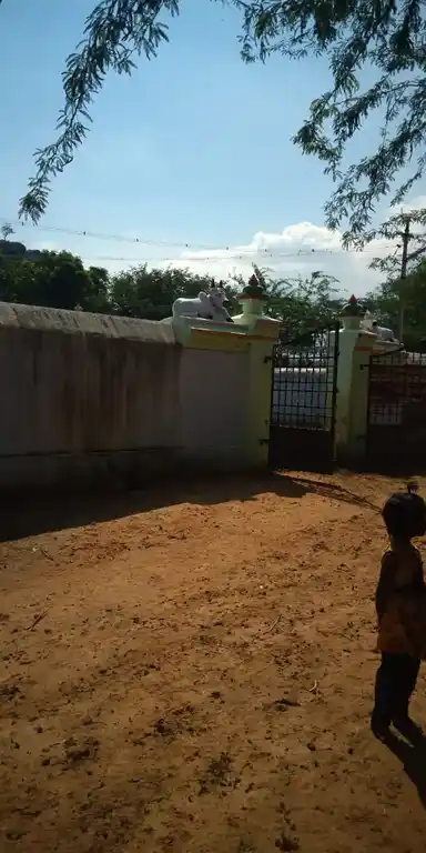 Arulmigu Veerajakkamaal Temple, Aalamarathupatti - 625582