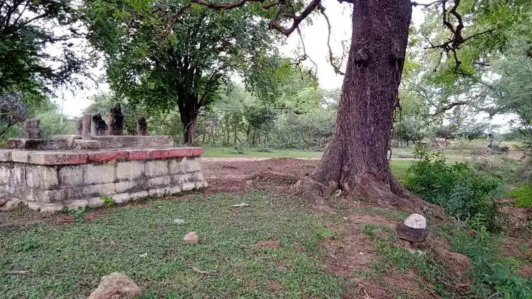 Arulmigu Veeramuthiriyar Temple, Athikudikadu - 612714 Arulmigu Veeramuthiriyar Temple,  - 612714, Ariyalur - Ancient Temple Architecture and History Image 4