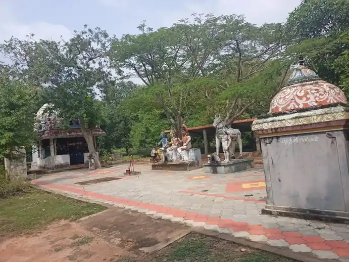 Arulmigu Veeranar Temple, Kundaveli - 612903 அருள்மிகு வீரனார் திருக்கோயில், Kundaveli - 612903, Ariyalur - Ancient Temple Architecture and History Image 2