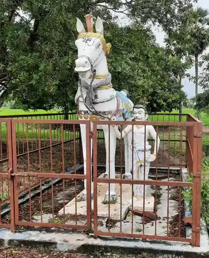Arulmigu Veeranar Temple, Madhurandaganallur - 608201 அருள்மிகு வீரனார் திருக்கோயில், Madhurandaganallur - 608201, Cuddalore - Ancient Temple Architecture and History Image 11