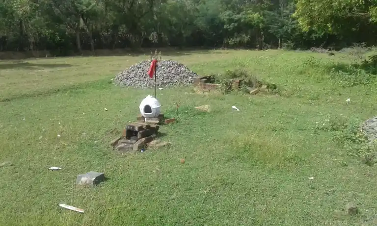 Arulmigu Veeranar Temple, Malankankudiyirupu - 621802 அருள்மிகு வீரனார் திருக்கோயில், மலங்கன்குடியிருப்பு - 621802, Ariyalur - Ancient Temple Architecture and History Image 4