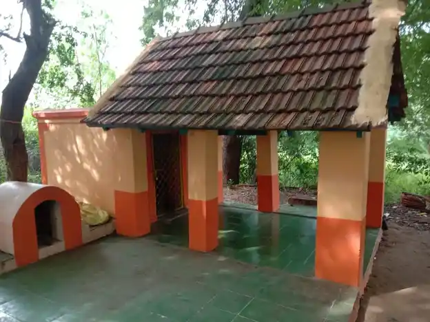 Arulmigu Veeranar Temple, Thennavanallur - 612901 அருள்மிகு வீரனார் திருக்கோயில், Thennavanallur - 612901, Ariyalur - Ancient Temple Architecture and History Image 2