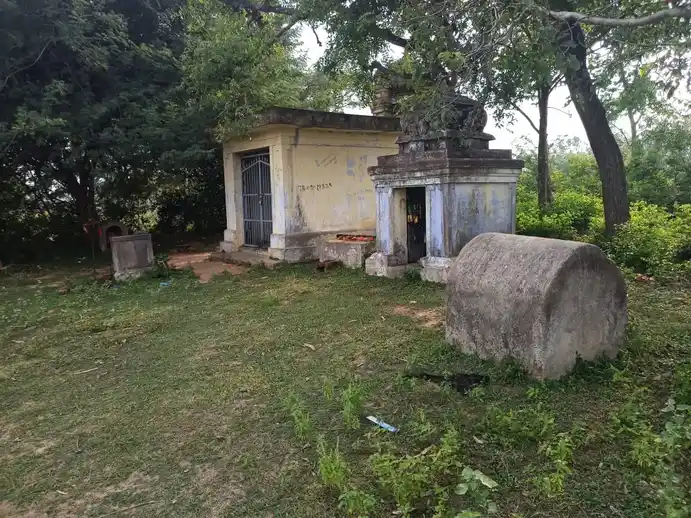 Arulmigu Veeranar Temple, Utkottai - 621901 அருள்மிகு வீரனார் திருக்கோயில், Utkottai - 621901, Ariyalur - Ancient Temple Architecture and History Image 3
