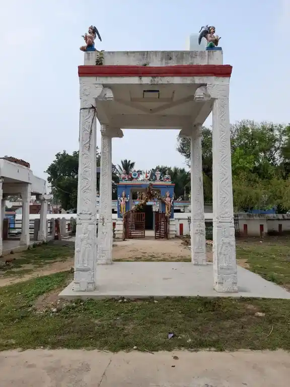 Arulmigu Veeranarayana Perumal Temple, Vellore Palayam - 631001 அருள்மிகு வீர நாராயண பெருமாள் திருக்கோயில், வெலூர் பாளையம் - 631001, Ranipet - Ancient Temple Architecture and History Image 2