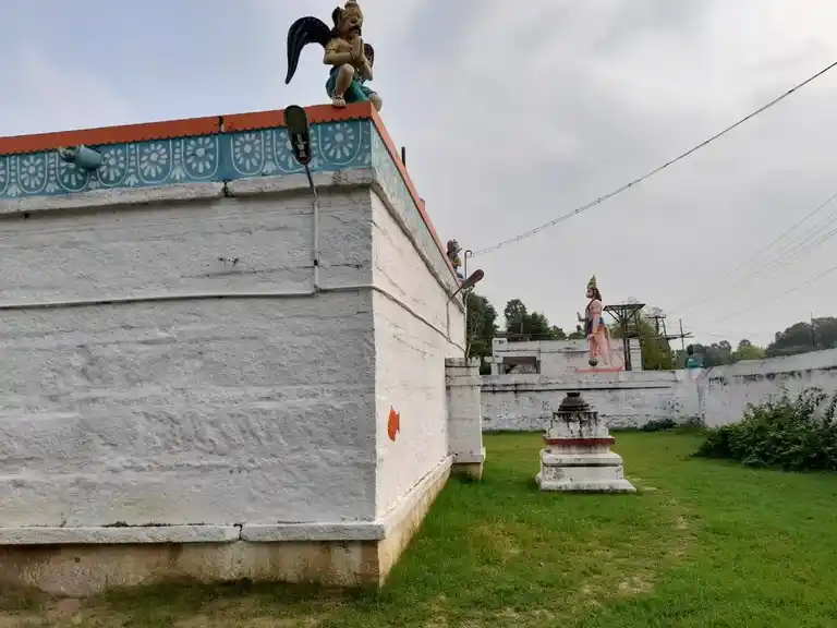 Arulmigu Veeranarayana Perumal Temple, Vellore Palayam - 631001 அருள்மிகு வீர நாராயண பெருமாள் திருக்கோயில், வெலூர் பாளையம் - 631001, Ranipet - Ancient Temple Architecture and History Image 6