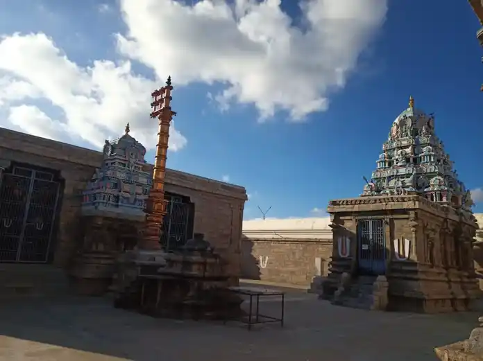 Arulmigu Veeranarayanaperumal Temple, Kuruvallapparkoil - 612901 அருள்மிகு வீரநாராயணப் பெருமாள் திருக்கோயில், Kuruvallapparkoil - 612901, Ariyalur - Ancient Temple Architecture and History Image 4