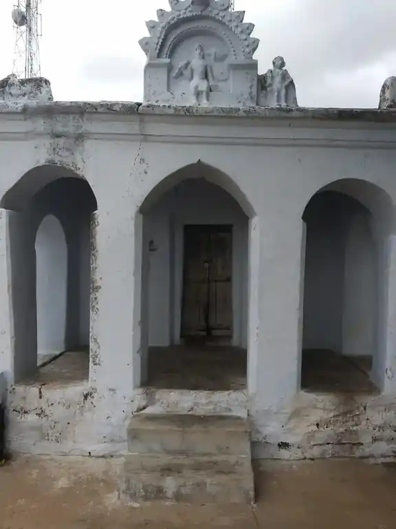 Arulmigu Veeranarayanaperumal Temple, Muthunayakanpatti, Muthunayakanpatty - 624704 அருள்மிகு கதிராயப்பெருமாள் என்ற வீரநாராயணப்பெருமாள் திருக்கோயில், முத்துநாயக்கன்பட்டி, முத்துநாயக்கன்பட்டி - 624704, Dindigul - Ancient Temple Architecture and History Image 2