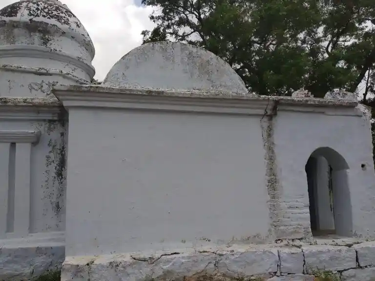 Arulmigu Veeranarayanaperumal Temple, Muthunayakanpatti, Muthunayakanpatty - 624704 அருள்மிகு கதிராயப்பெருமாள் என்ற வீரநாராயணப்பெருமாள் திருக்கோயில், முத்துநாயக்கன்பட்டி, முத்துநாயக்கன்பட்டி - 624704, Dindigul - Ancient Temple Architecture and History Image 3