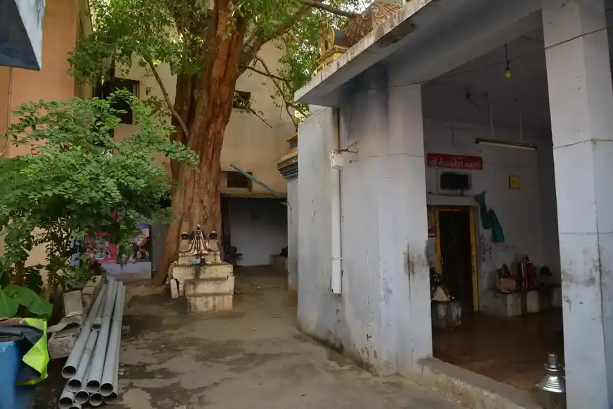 Arulmigu Veerapathara Swamy Temple, Dm Court Near, Madurai - 625001