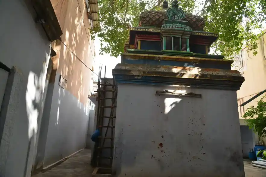 Arulmigu Veerapathara Swamy Temple, Dm Court Near, Madurai - 625001 அருள்மிகு வீரபத்திர ஸ்வாமி திருக்கோவில், மாவட்ட உரிமையியல் நீதிமன்றம் அருகில், மதுரை - 625001, Madurai - Ancient Temple Architecture and History Image 4