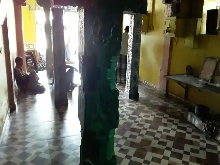 Arulmigu Veerapathraswamy Temple, Thiruppuvanam - 630611 Arulmigu Veerapathraswamy Temple, Thiruppuvanam - 630611, Sivagangai - Ancient Temple Architecture and History Image 4