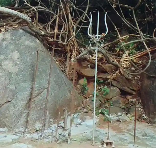 Arulmigu Veerappar Temple, Oduvanpatti - 630502 அருள்மிகு. வீரப்பர் திருக்கோயில், Oduvanpatti - 630502, Sivagangai - Ancient Temple Architecture and History Image 4