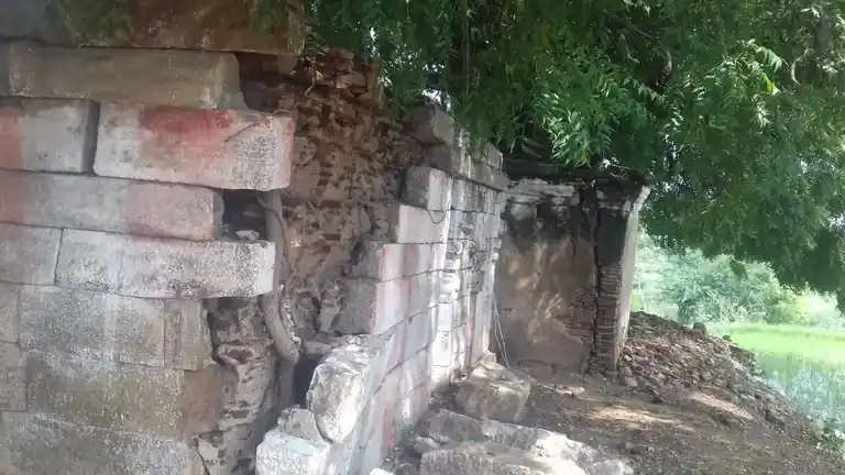 Arulmigu Veeraragava Agaragara Hanumantharaya Swamy Temple, Dharapuram - 638656 அருள்மிகு வீரராகவ அக்ரஹார அனுமந்தராயசாமி திருக்கோயில், Dharapuram - 638656, Tiruppur - Ancient Temple Architecture and History Image 3