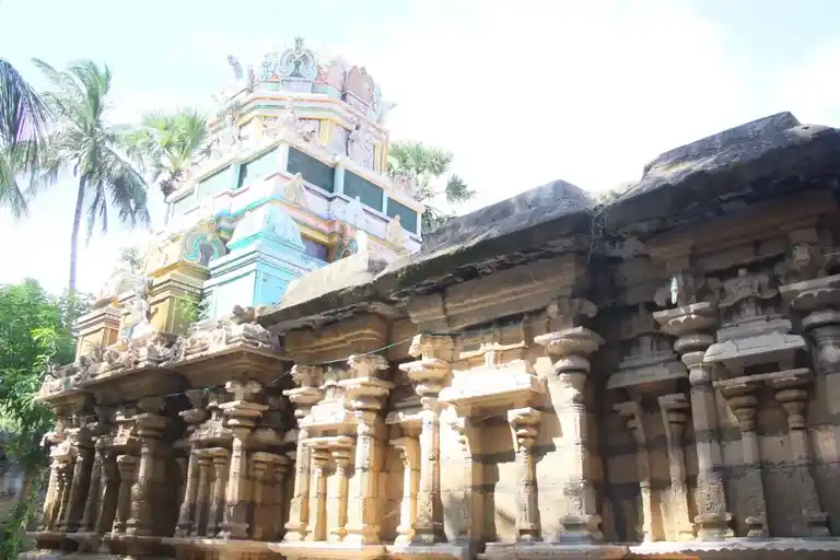 Arulmigu Veeraragava Perumal Temple, Pazhayakayal - 628152 அருள்மிகு வீரராகவ பெருமாள் திருக்கோயில், Pazhayakayal - 628152, Thoothukudi - Ancient Temple Architecture and History Image 3