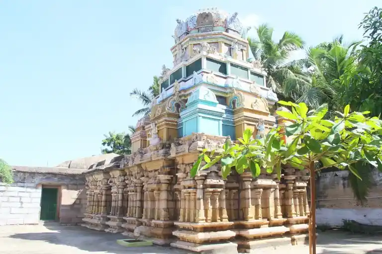 Arulmigu Veeraragava Perumal Temple, Pazhayakayal - 628152 அருள்மிகு வீரராகவ பெருமாள் திருக்கோயில், Pazhayakayal - 628152, Thoothukudi - Ancient Temple Architecture and History Image 4