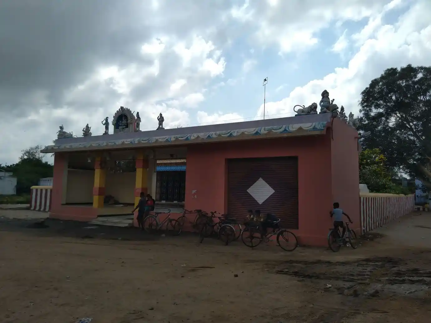 Arulmigu Veetrinthalamman Temple, Natham - 621215 Arulmigu Veetrinthalamman Temple, Natham - 621215, Thiruchirappalli - Ancient Temple Architecture and History Image 4