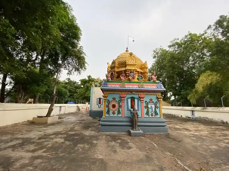 Arulmigu Veetriruntha Perumal Temple, Kuppankuzhi - 608301 அருள்மிகு வீற்றிருந்தபெருமாள் திருக்கோயில், குப்பங்குழி - 608301, Cuddalore - Ancient Temple Architecture and History Image 3