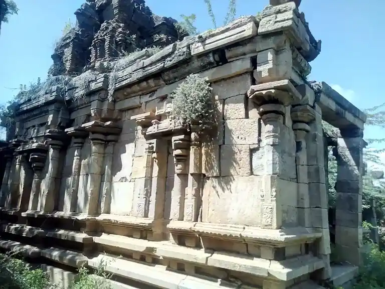 Arulmigu Veettruntha Perumal Temple, Rettaiyalam - 614621