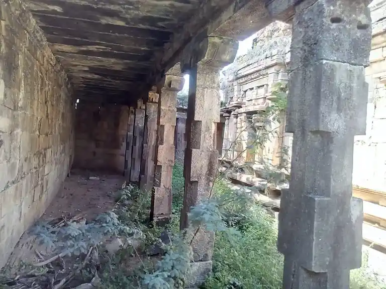 Arulmigu Veettruntha Perumal Temple, Rettaiyalam - 614621 அருள்மிகு வீற்றிருந்த பெருமாள் திருக்கோயில், Rettaiyalam - 614621, Pudukkottai - Ancient Temple Architecture and History Image 2