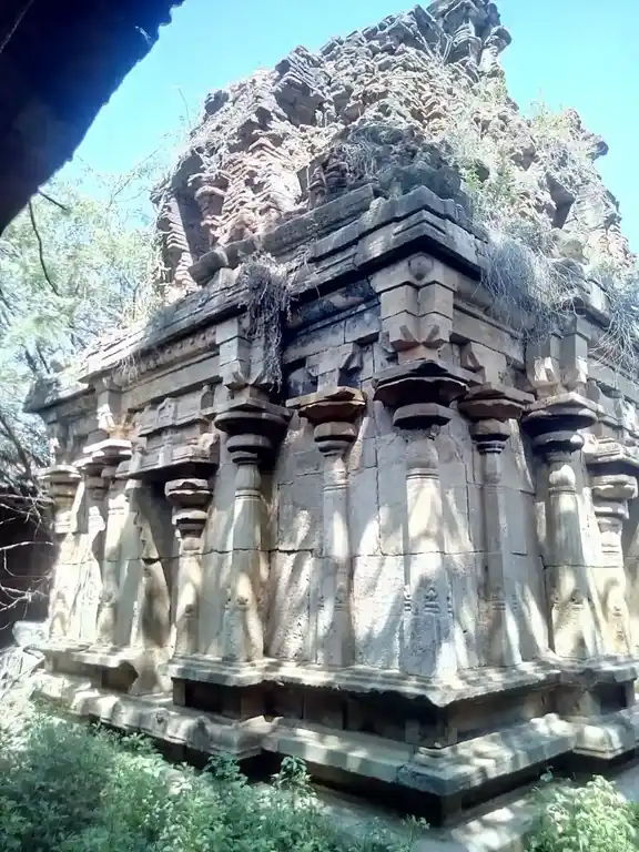 Arulmigu Veettruntha Perumal Temple, Rettaiyalam - 614621 அருள்மிகு வீற்றிருந்த பெருமாள் திருக்கோயில், Rettaiyalam - 614621, Pudukkottai - Ancient Temple Architecture and History Image 6