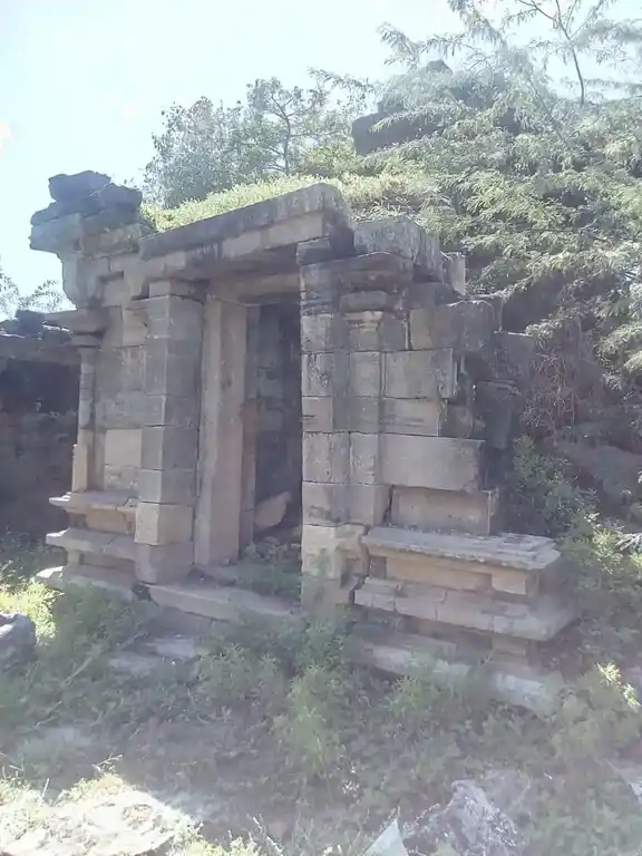 Arulmigu Veettruntha Perumal Temple, Rettaiyalam - 614621 அருள்மிகு வீற்றிருந்த பெருமாள் திருக்கோயில், Rettaiyalam - 614621, Pudukkottai - Ancient Temple Architecture and History Image 7