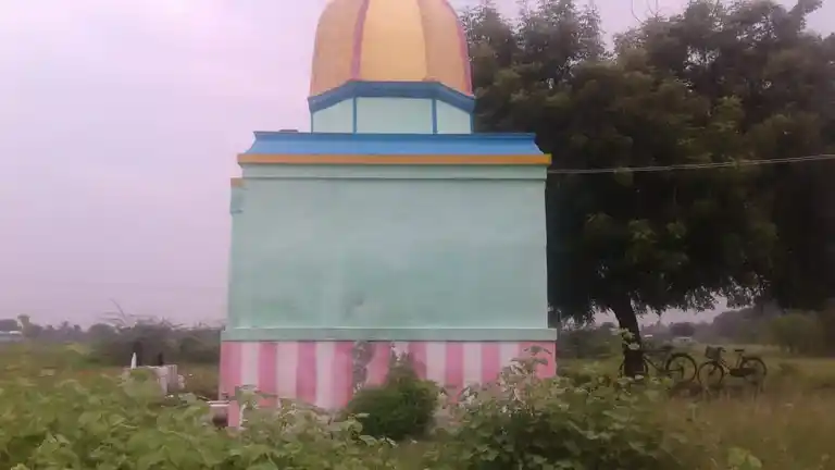 Arulmigu Veilukanthaamman Temple, Near Kanmai Karai, Kasirediyapatti - 626003 அருள்மிகு வெயிலுகந்தம்மன் திருக்கோயில், கண்மாய்க்கரை அருகில், காசிரெட்டியபட்டி - 626003, Virudhunagar - Ancient Temple Architecture and History Image 3