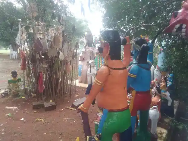 Arulmigu Velamala Kannimar Oorkaval Karupasamy Temple, Karadipatti - 621310 Arulmigu Velamala kannimar Oorkaval karupasamy Temple, Karadipatti - 621310, Thiruchirappalli - Ancient Temple Architecture and History Image 4