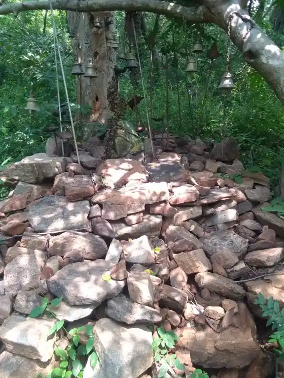 Arulmigu Velamaniandavar Temple, Senthurai - 624403 அருள்மிகு வேலமணி ஆணட்வர் திருக்கோயில், Senthurai - 624403, Dindigul - Ancient Temple Architecture and History Image 2