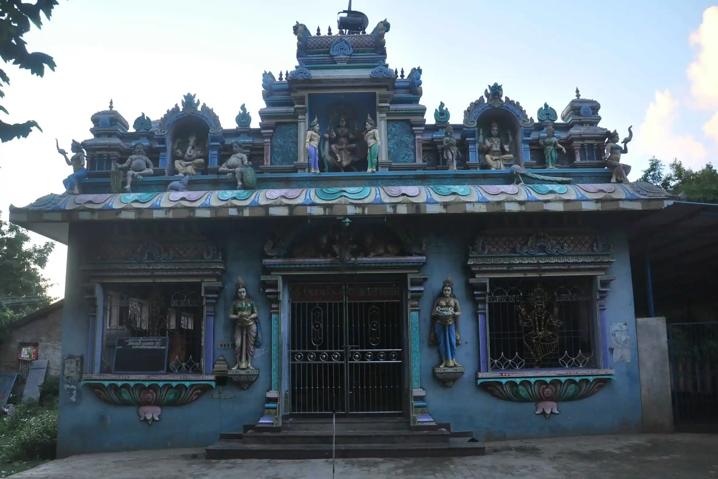 Arulmigu Velampudhukudi Mariyamman Temple, Neelaveli - 609306 Temple