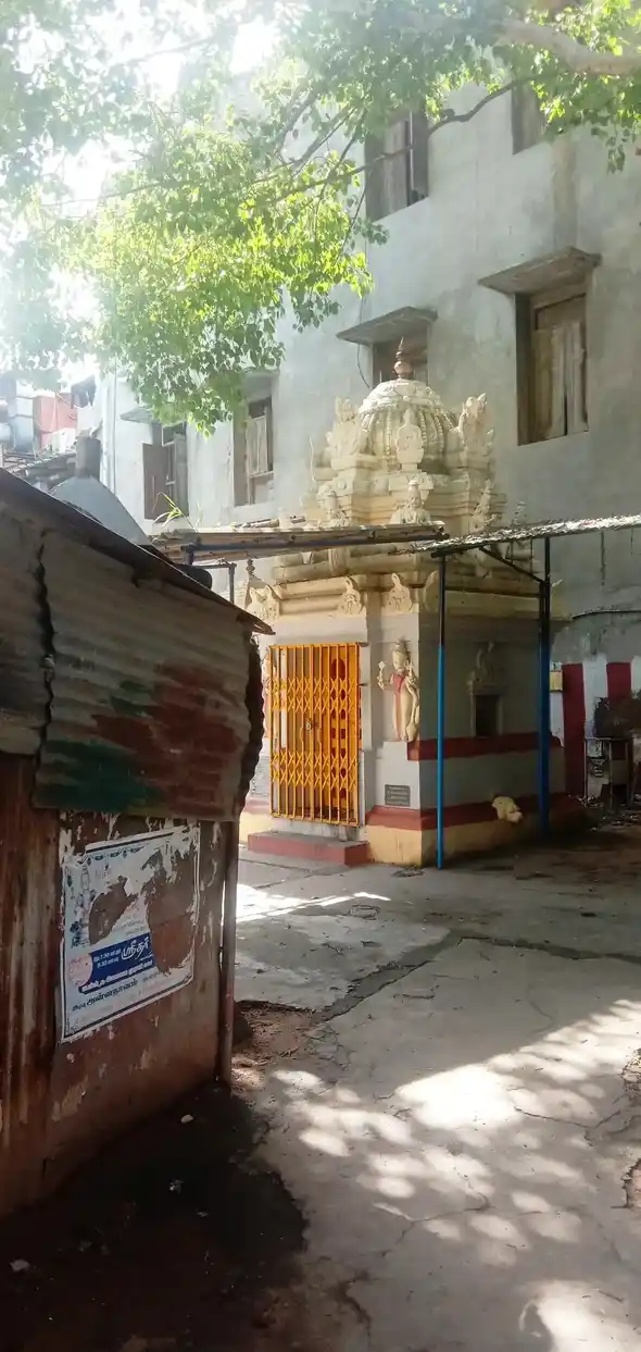 Arulmigu Velathamman Temple, Rayapettai, Chennai - 600014 அருள்மிகு வேலாத்தம்மன் திருக்கோயில், இராயப்பேட்டை, சென்னை - 600014, Chennai - Ancient Temple Architecture and History Image 4