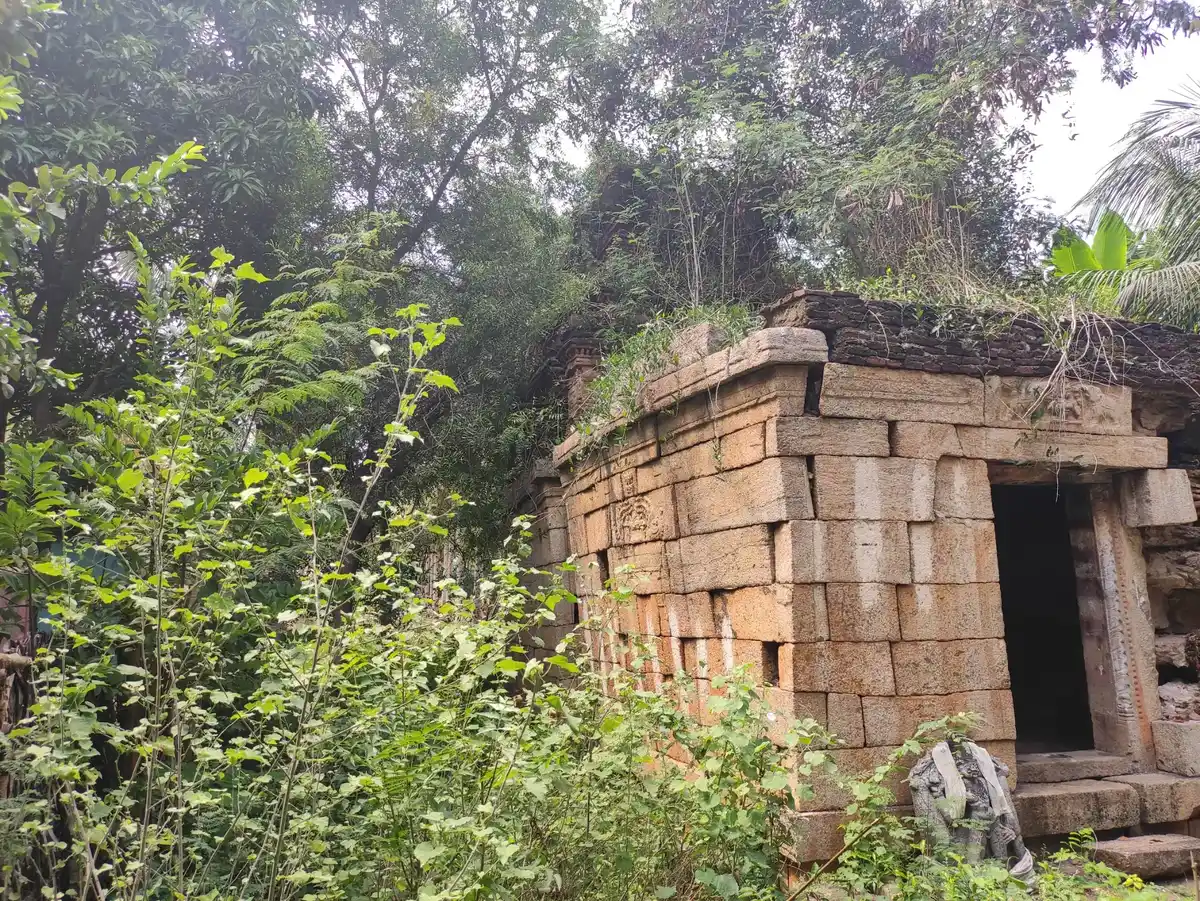 Arulmigu Velayutha Swamy And Veyilukandhaman Temple, Vilampatti - 624219 Arulmigu Velayutha Swamy And Veyilukandhaman Temple, Vilampatti - 624219, Dindigul - Ancient Temple Architecture and History Image 3