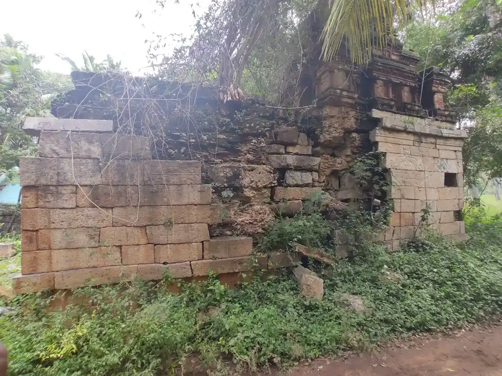 Arulmigu Velayutha Swamy And Veyilukandhaman Temple, Vilampatti - 624219 Arulmigu Velayutha Swamy And Veyilukandhaman Temple, Vilampatti - 624219, Dindigul - Ancient Temple Architecture and History Image 5