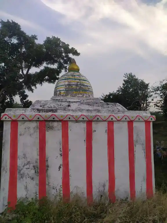 Arulmigu Vellaalankanda Ayyanar Temple, Alangudipatti - 621316 அருள்மிகு வெள்ளாளங்கண்ட அய்யனார் திருக்கோயில், Alangudipatti - 621316, Pudukkottai - Ancient Temple Architecture and History Image 4