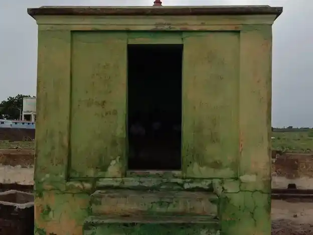 Arulmigu Vellai Saththa Ayyanar Temple, Koluvur - 623705