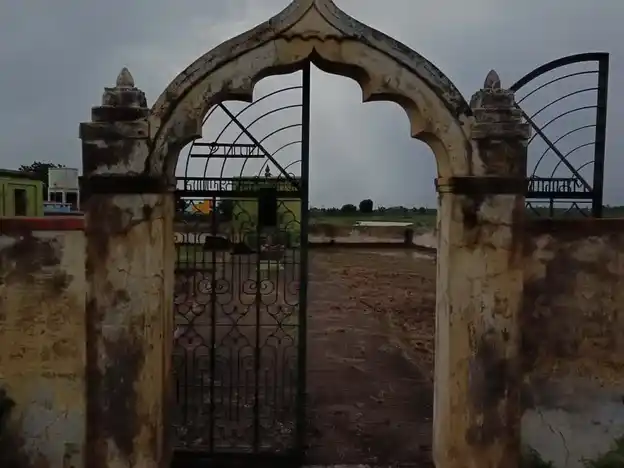 Arulmigu Vellai Saththa Ayyanar Temple, Koluvur - 623705 அருள்மிகு வெள்ளைசாத்த அய்யனார் திருக்கோயில், Koluvur - 623705, Ramanathapuram - Ancient Temple Architecture and History Image 2