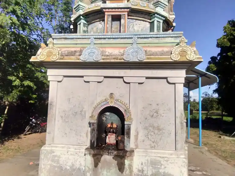 Arulmigu Vellaipillaiyar Temple, Melaperumpallam - 609107 அருள்மிகு வெள்ளைப் பிள்ளையார் திருக்கோயில், Melaperumpallam - 609107, Mayiladuthurai - Ancient Temple Architecture and History Image 2