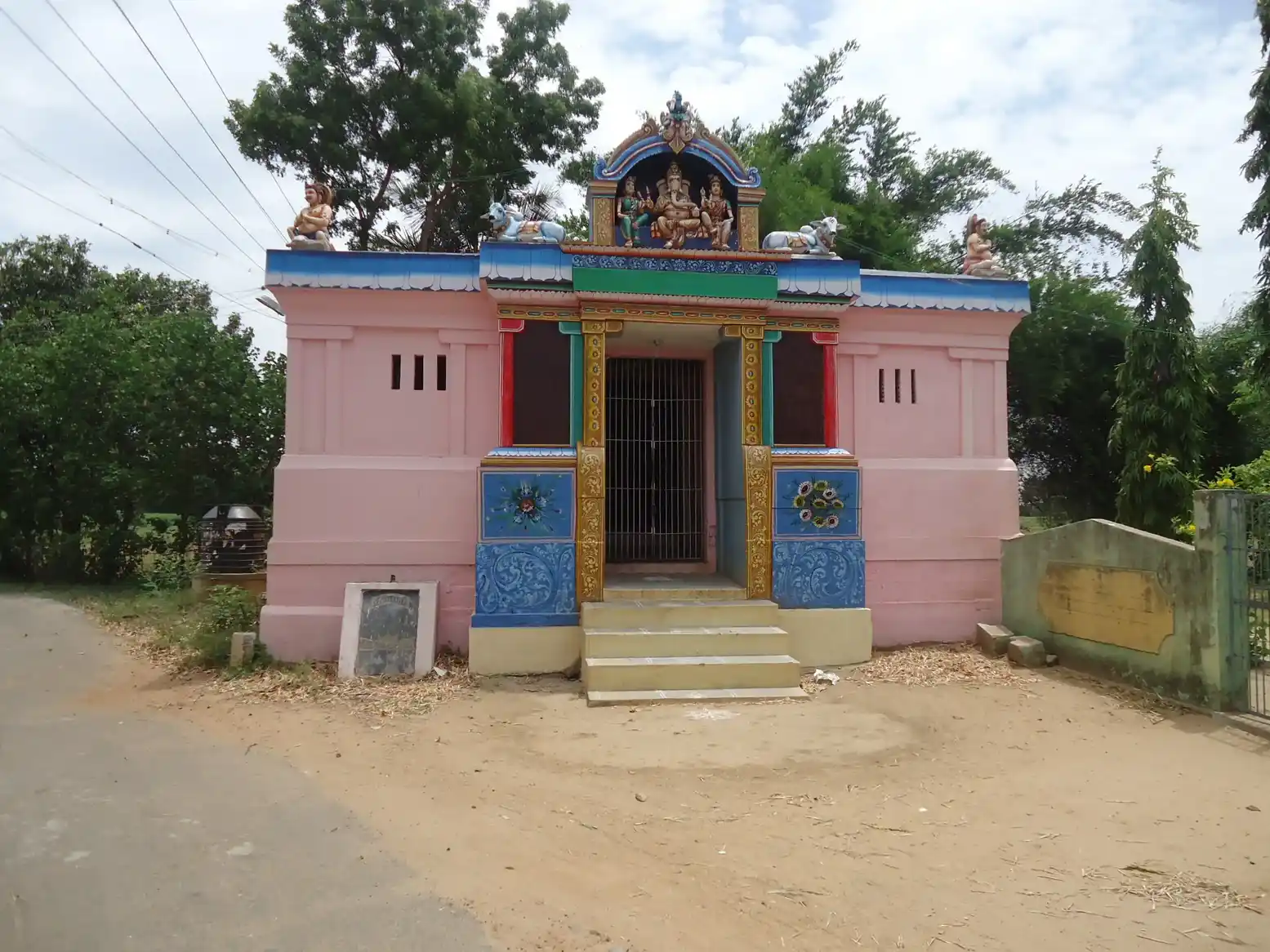 Arulmigu Vellaivarana Vinayagar Temple, Nakkampadi - 614203 அருள்மிகு வெள்ளைவாரண பிள்ளையார் திருக்கோயில், நக்கம்பாடி, Nakkampadi - 614203, Thanjavur - Ancient Temple Architecture and History Image 4