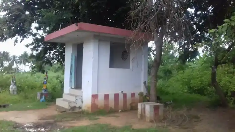 Arulmigu Vellaiveera Ayyanar Temple, Neerathan - 625218 அருள்மிகு வெள்ளைவீரஅய்யனார் திருக்கோயில், Neerathan - 625218, Madurai - Ancient Temple Architecture and History Image 2