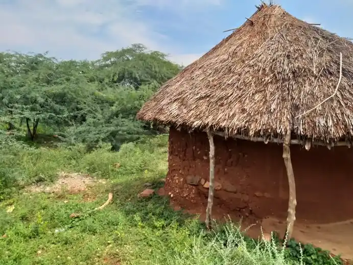 Arulmigu Vellaiyammal Malaikovil Temple, Poolampatty - 639002