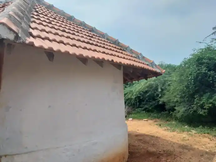 Arulmigu Vellaiyammal Malaikovil Temple, Poolampatty - 639002 அருள்மிகு வெள்ளையம்மாள் மாலைக்கோயில், பூலாம்பட்டி, கடவூர், கரூர். கோயில், Poolampatty - 639002, Karur - Ancient Temple Architecture and History Image 3